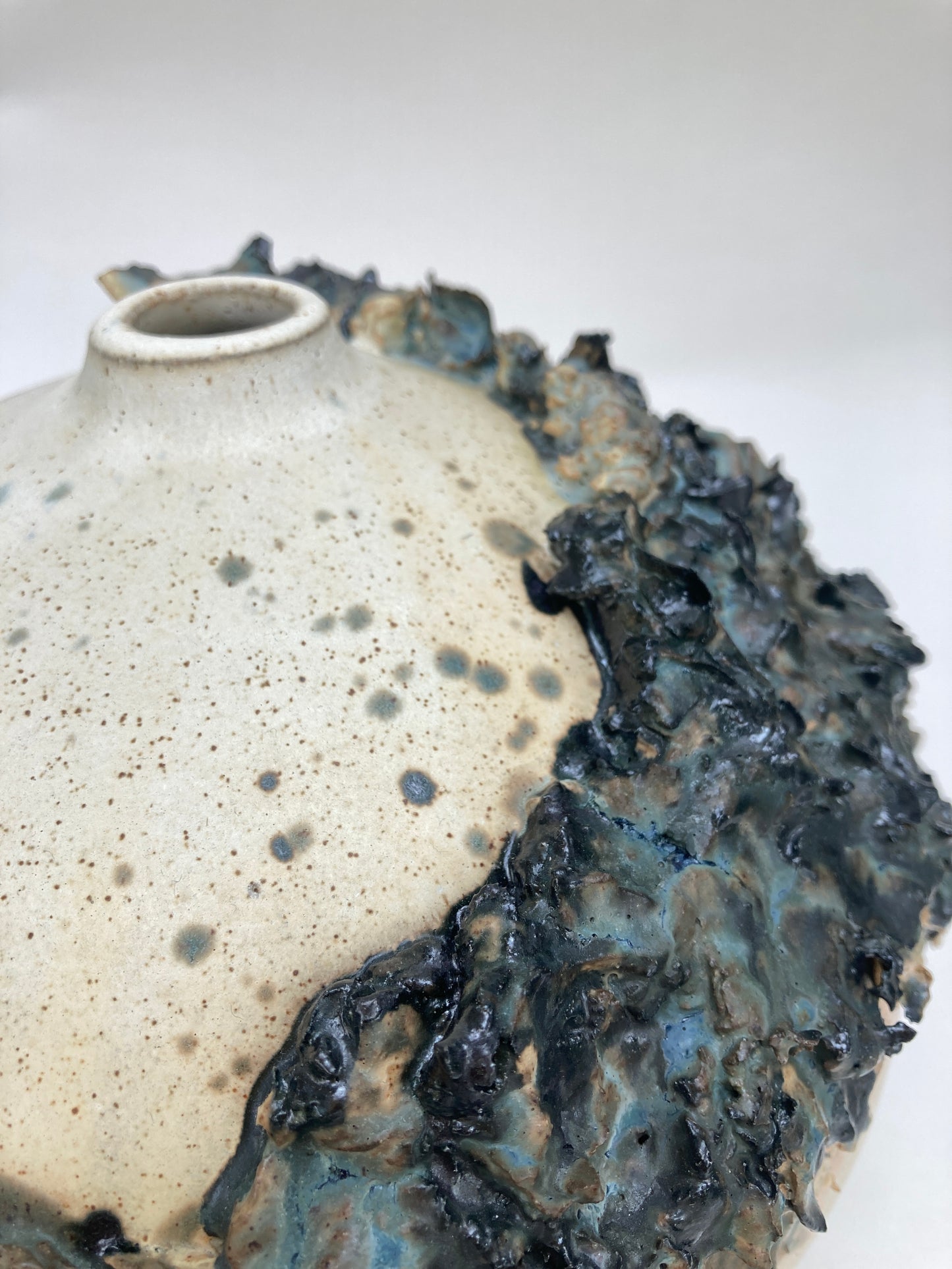 Medium Vessel (NOT SUITABLE FOR POSTAGE. PLEASE CONTACT FOR COLLECTION OPTIONS PRIOR TO PURCHASE).