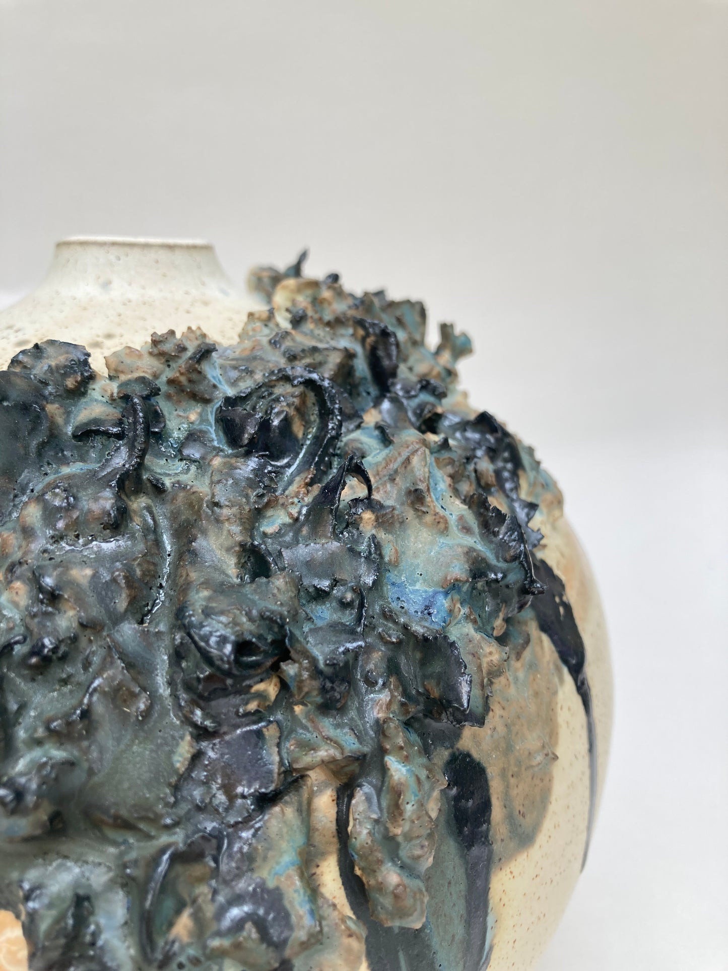 Medium Vessel (NOT SUITABLE FOR POSTAGE. PLEASE CONTACT FOR COLLECTION OPTIONS PRIOR TO PURCHASE).