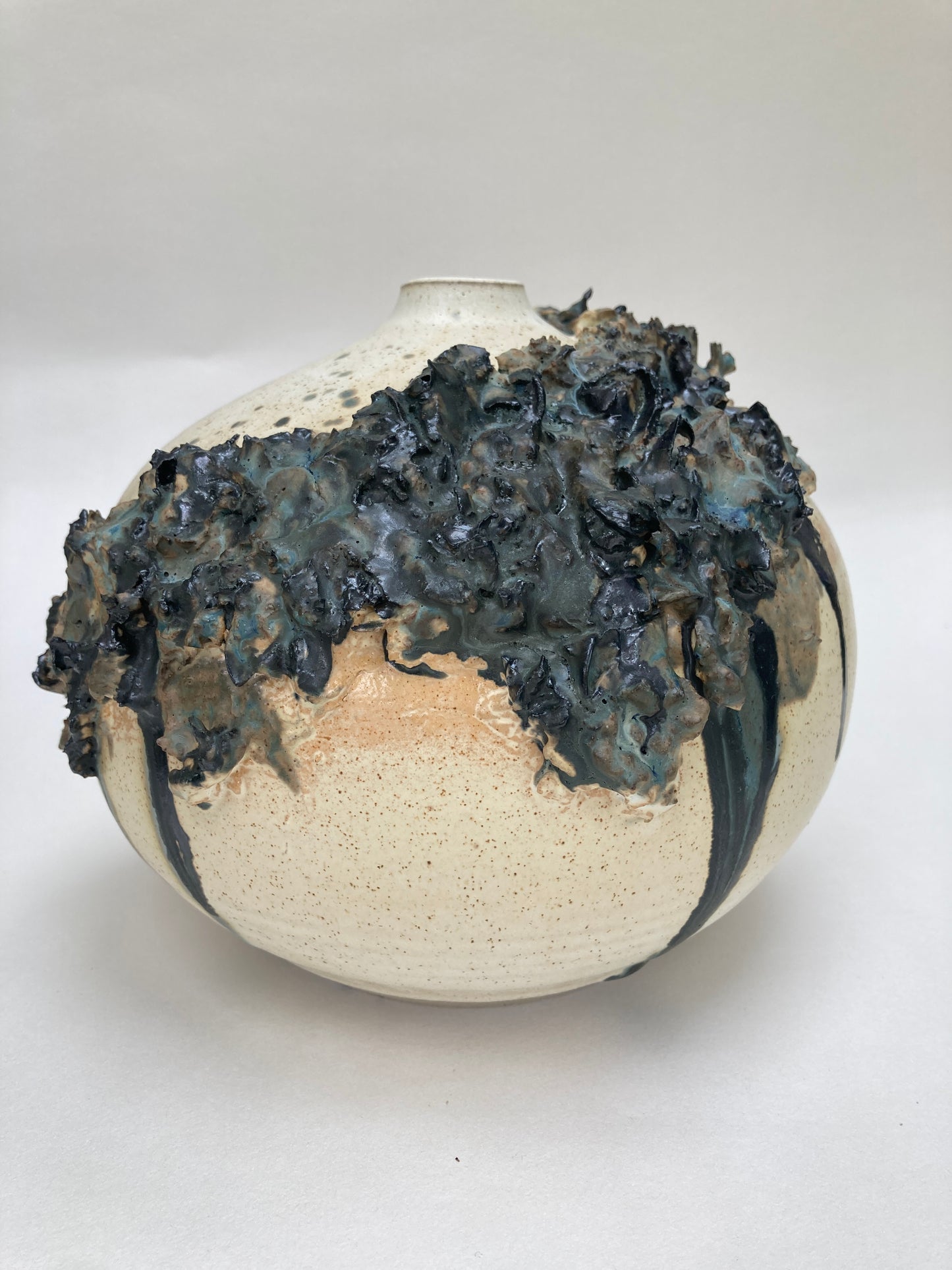 Medium Vessel (NOT SUITABLE FOR POSTAGE. PLEASE CONTACT FOR COLLECTION OPTIONS PRIOR TO PURCHASE).