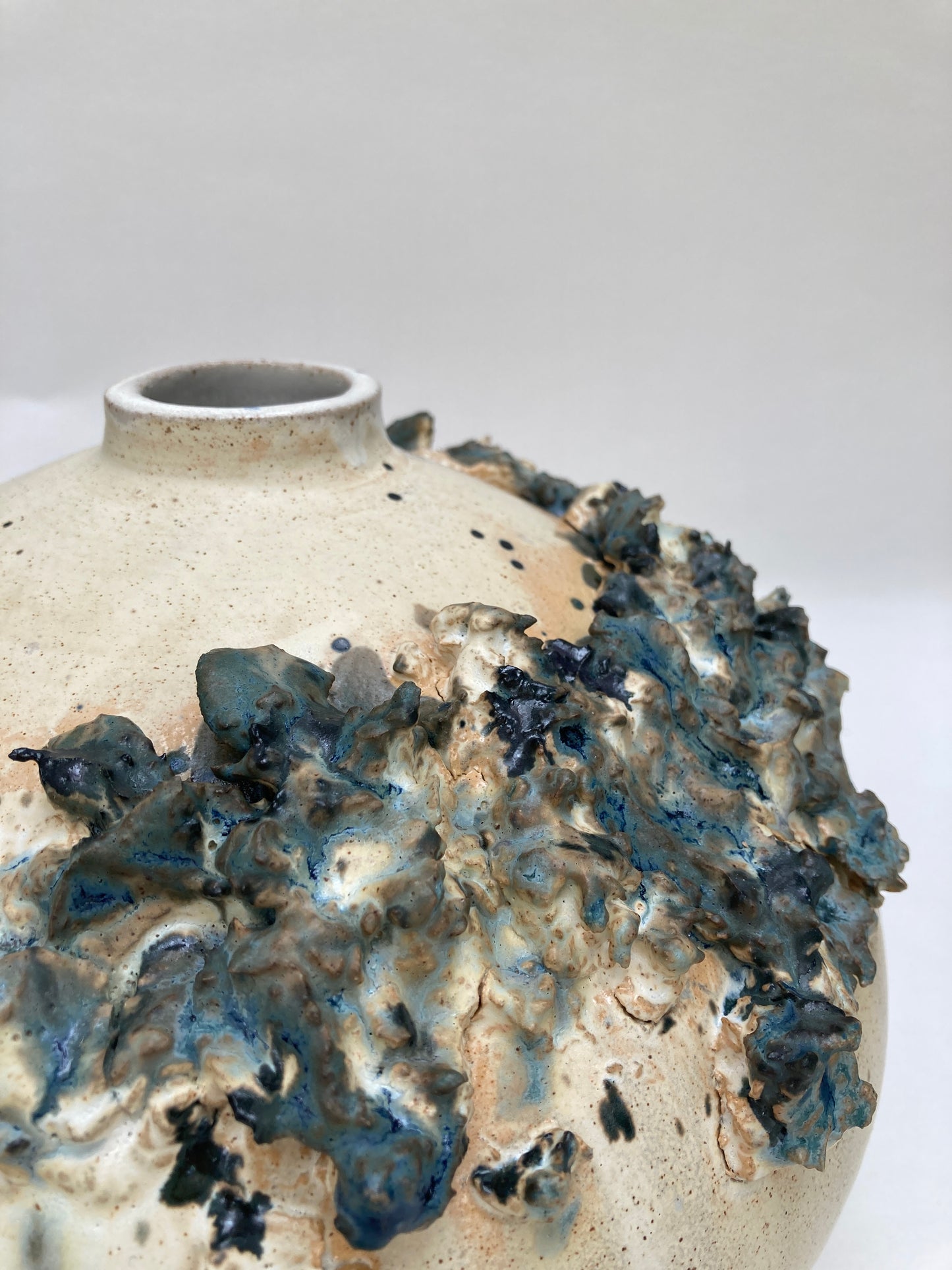Large Vessel (NOT SUITABLE FOR POSTAGE. PLEASE CONTACT FOR COLLECTION OPTIONS PRIOR TO PURCHASE).