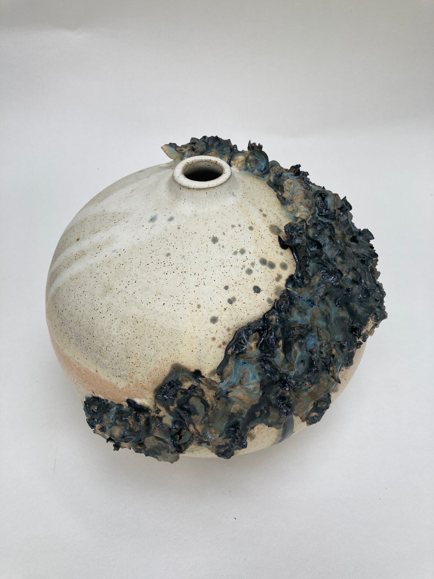 Medium Vessel (NOT SUITABLE FOR POSTAGE. PLEASE CONTACT FOR COLLECTION OPTIONS PRIOR TO PURCHASE).