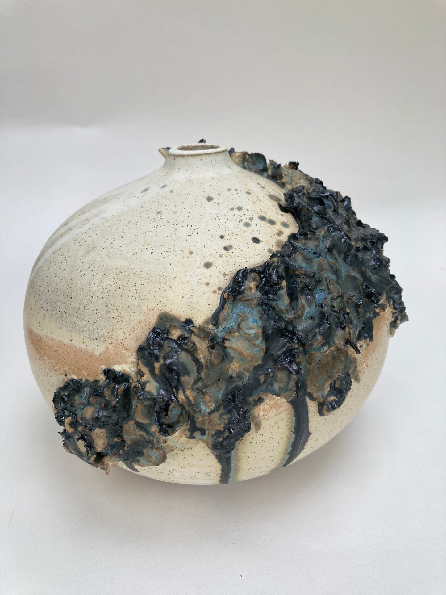 Medium Vessel (NOT SUITABLE FOR POSTAGE. PLEASE CONTACT FOR COLLECTION OPTIONS PRIOR TO PURCHASE).