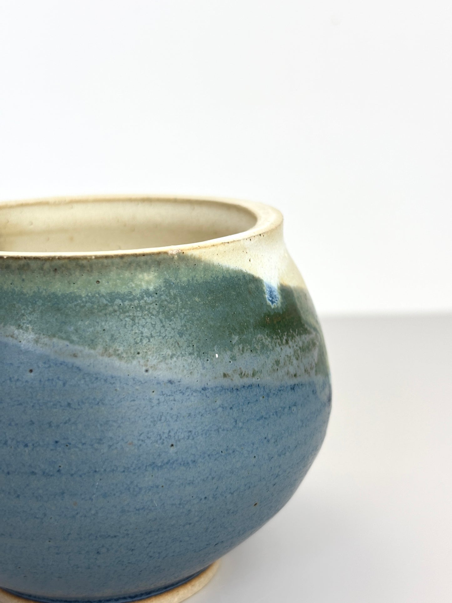 Small pot in “Bay Collection” colours